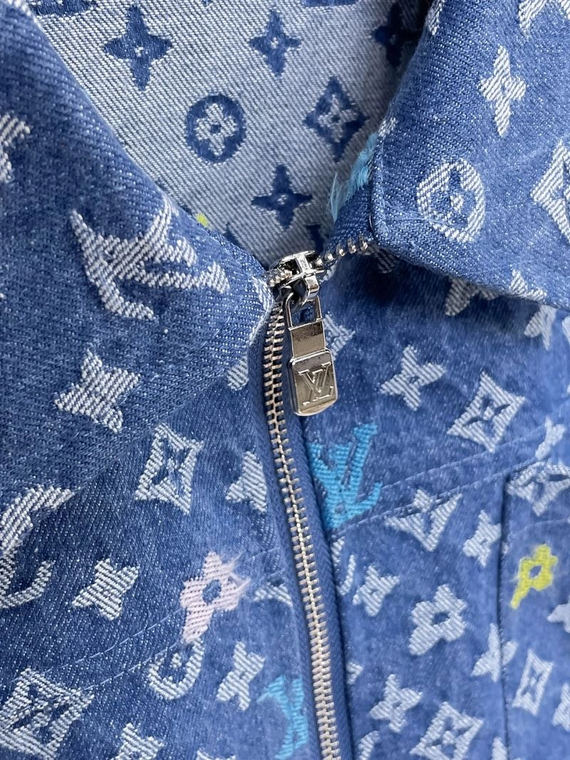 Minimalist Louis Vuitton Outwear 133785