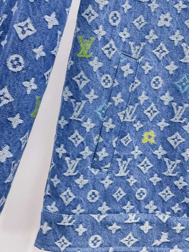 Minimalist Louis Vuitton Outwear 133785