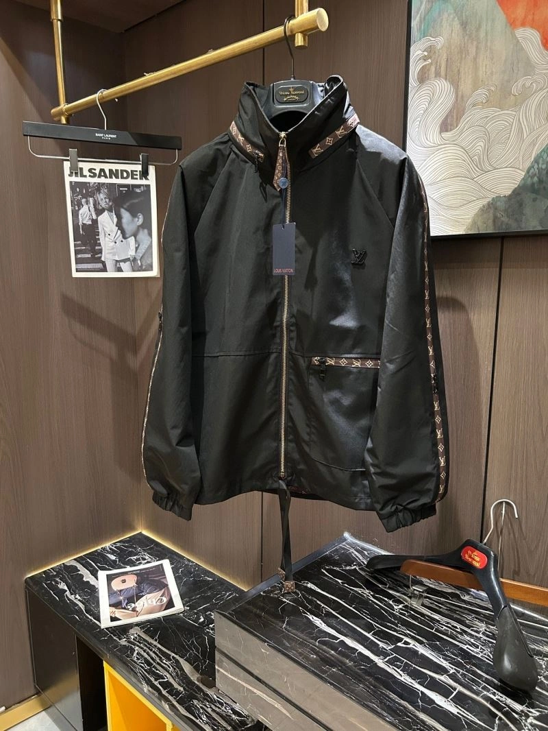 Timeless Louis Vuitton Outwear 132975