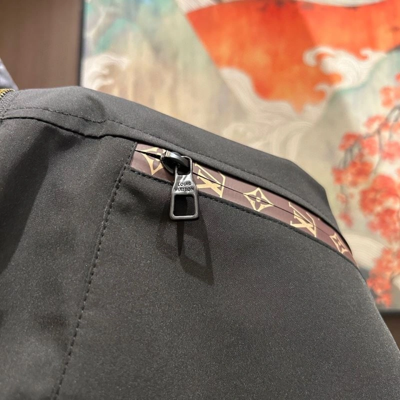 Timeless Louis Vuitton Outwear 132975