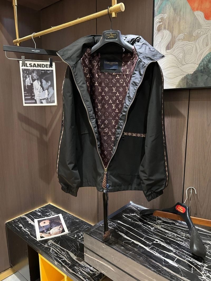 Timeless Louis Vuitton Outwear 132975