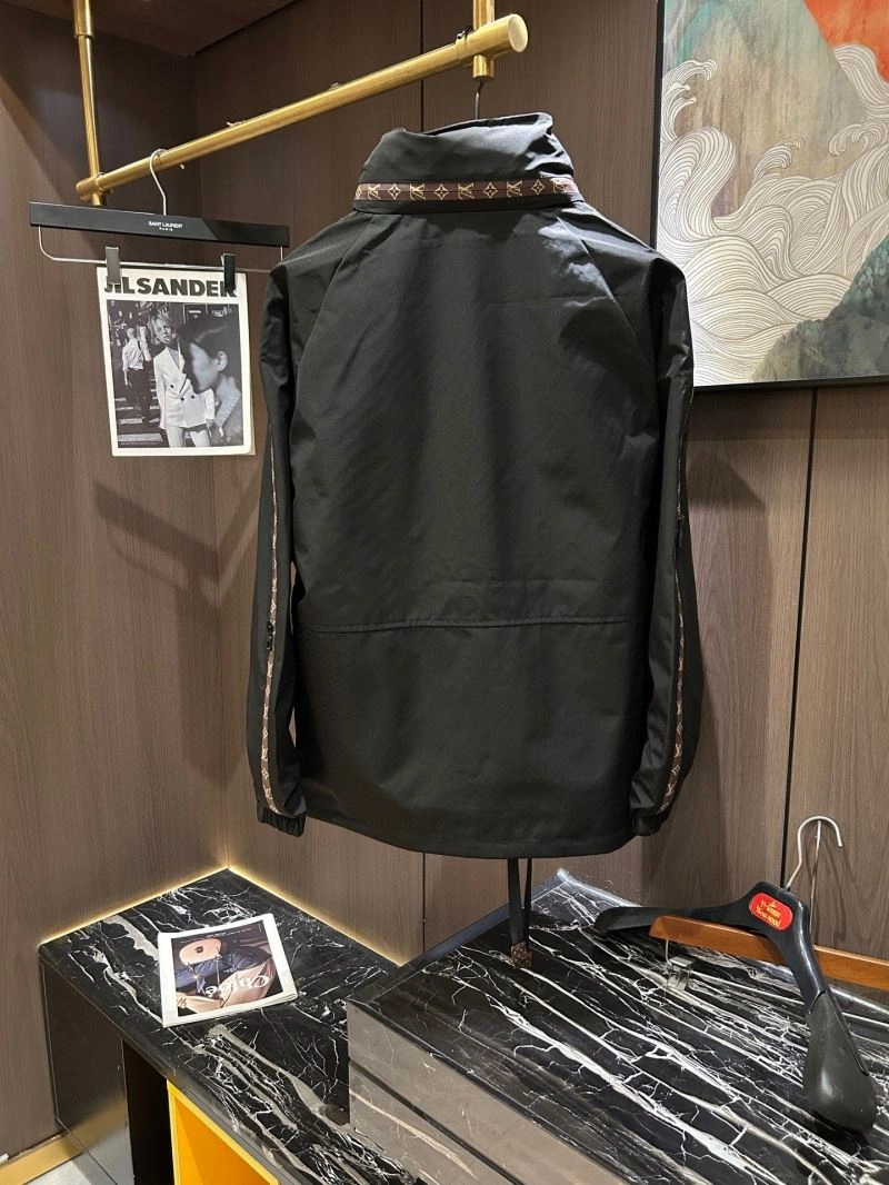 Timeless Louis Vuitton Outwear 132975