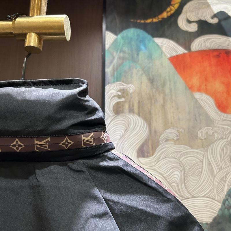 Timeless Louis Vuitton Outwear 132975