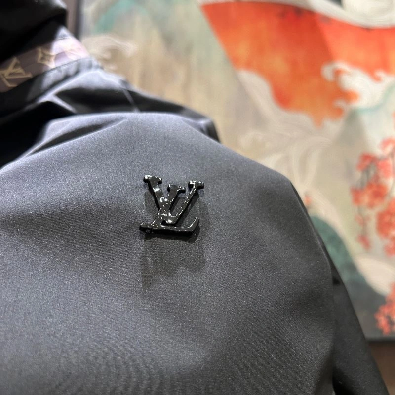Timeless Louis Vuitton Outwear 132975
