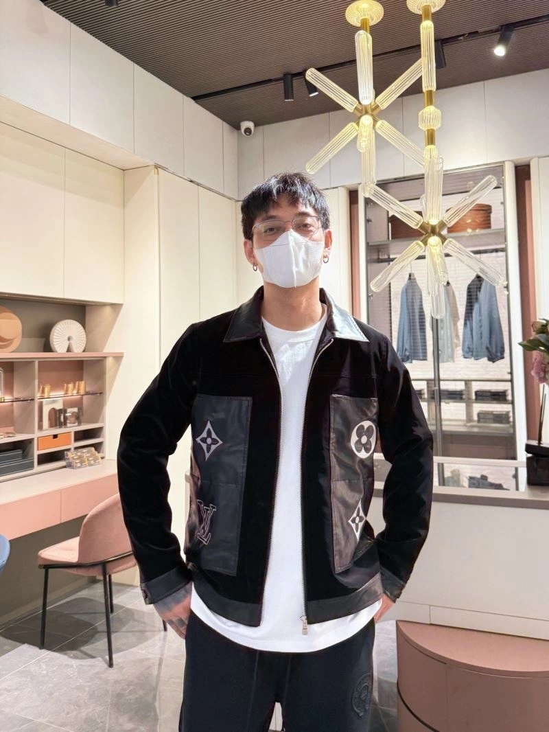 Lightweight Louis Vuitton Outwear 132967