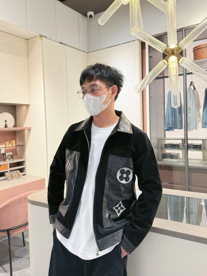 Lightweight Louis Vuitton Outwear 132967