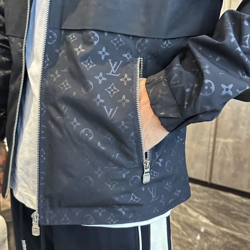 Louis Vuitton Outwear Effortless 132974
