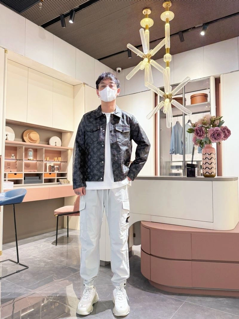 Louis Vuitton Outwear Lightweight 132950