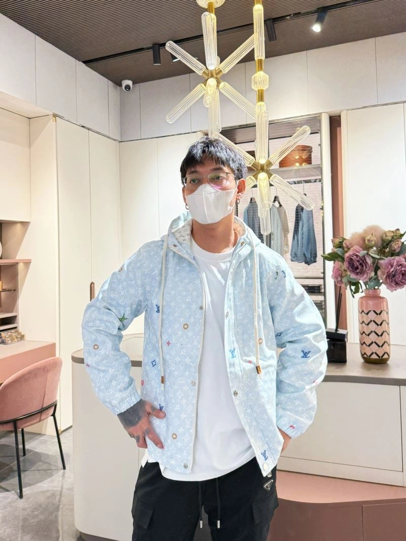 Functional Louis Vuitton Outwear 132964