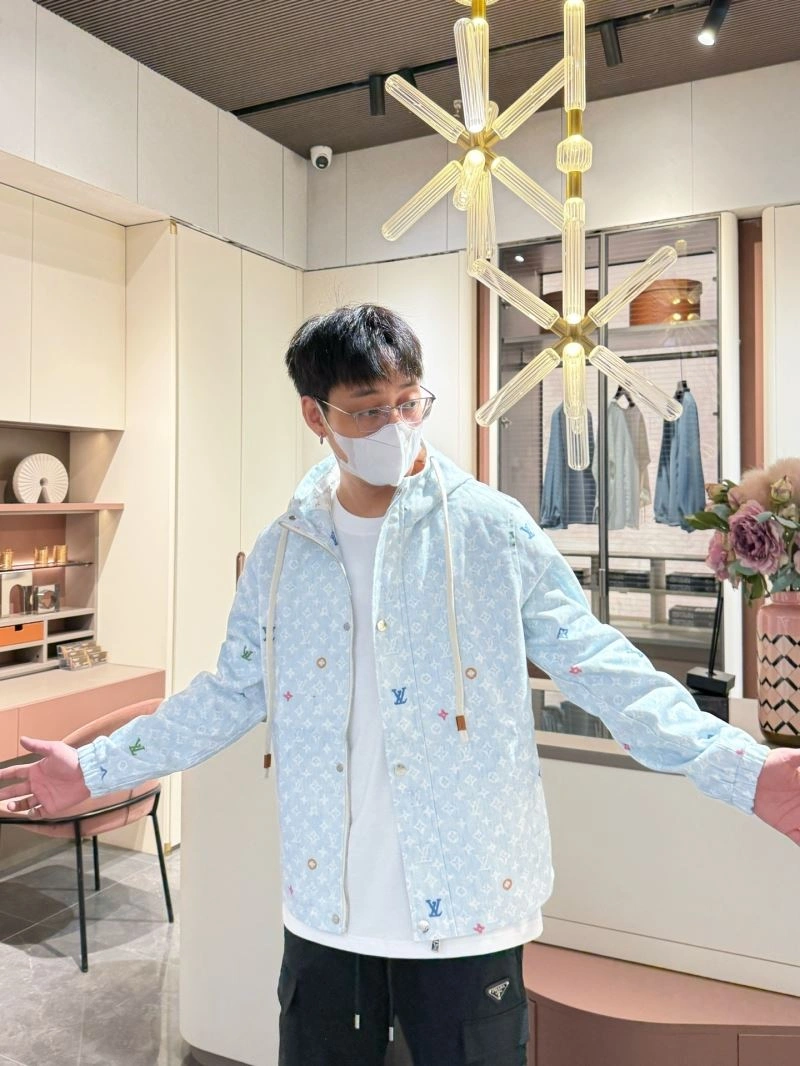Functional Louis Vuitton Outwear 132964