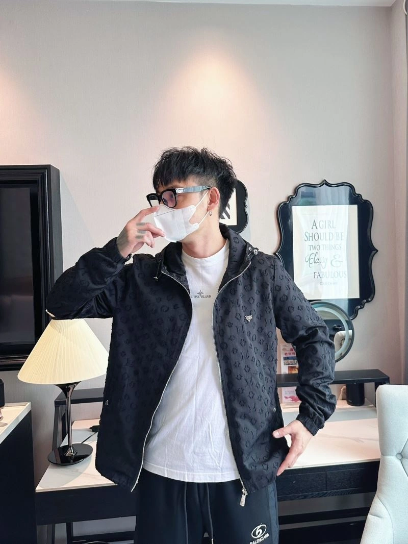 Louis Vuitton Outwear Lightweight 132961