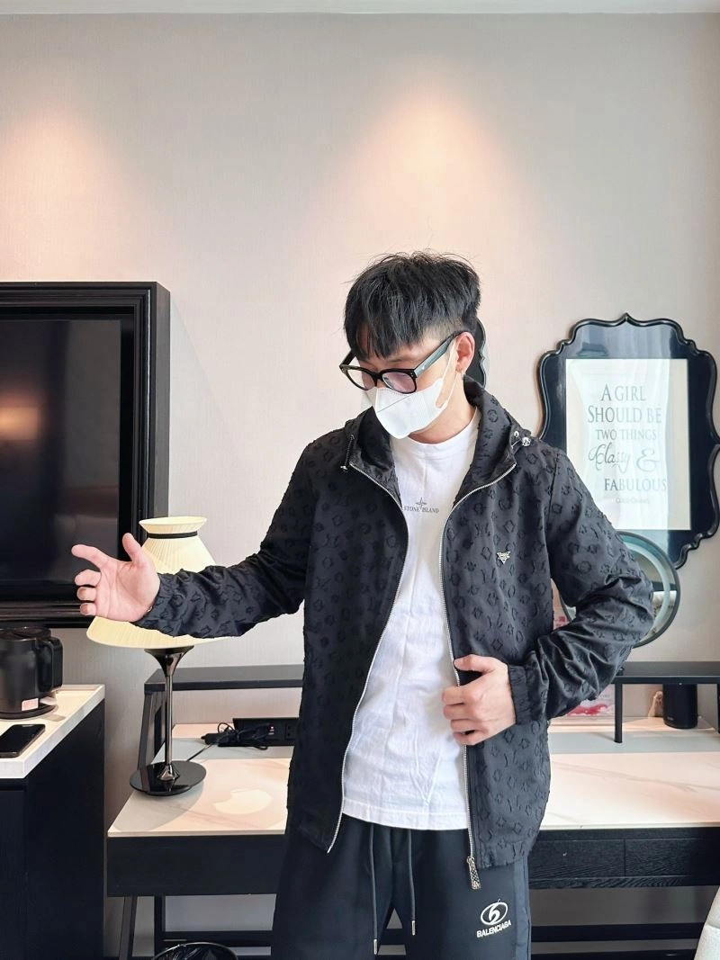 Louis Vuitton Outwear Lightweight 132961