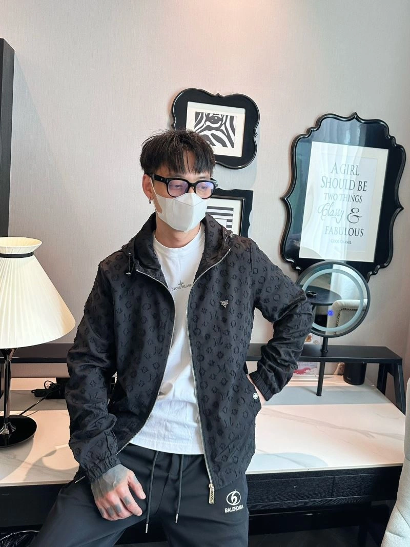 Louis Vuitton Outwear Lightweight 132961