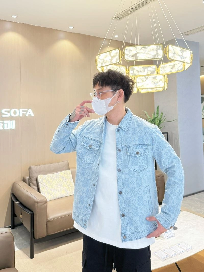 Breathable Louis Vuitton Outwear 132946