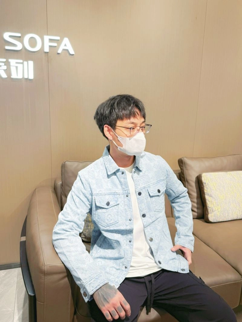 Breathable Louis Vuitton Outwear 132946