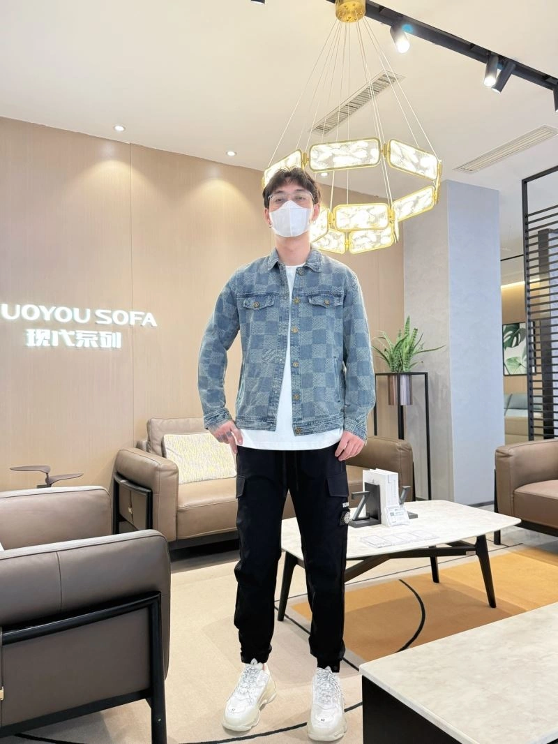 Louis Vuitton Outwear Contemporary 132952