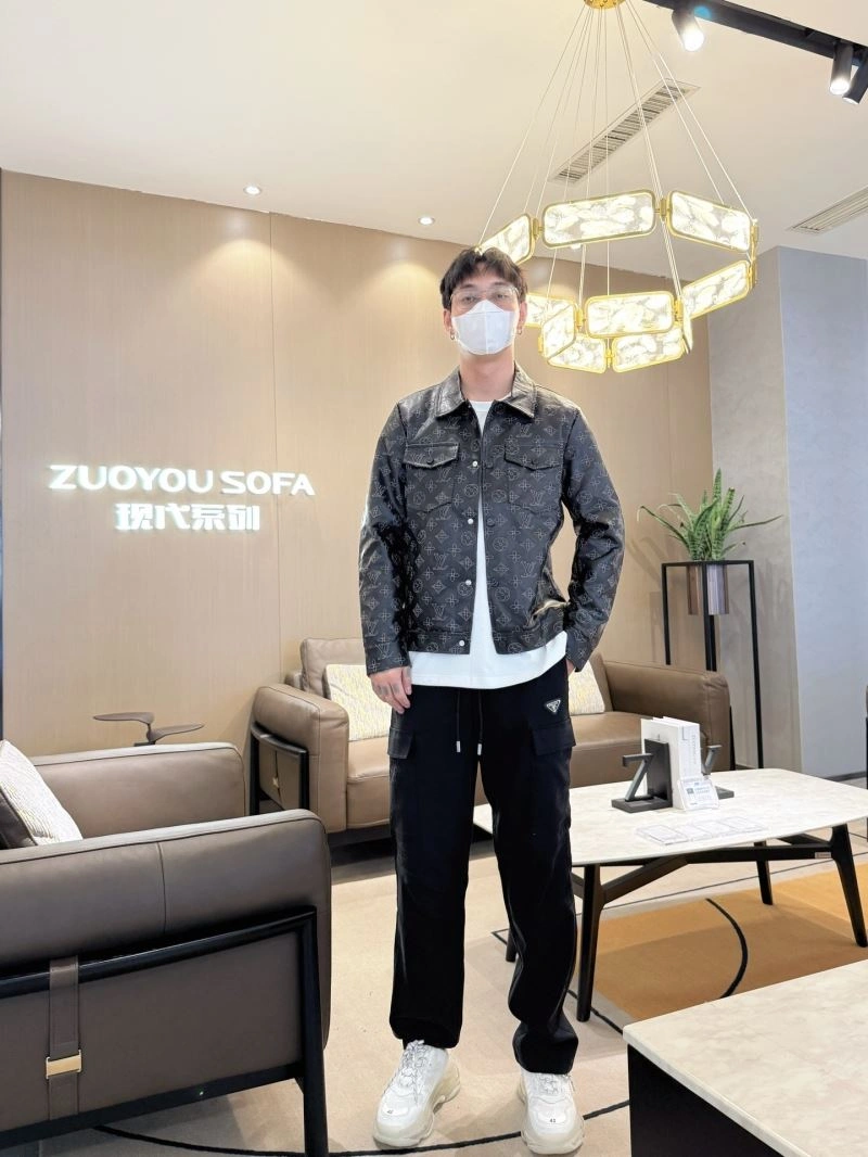 HighPerformance Louis Vuitton Outwear 132939