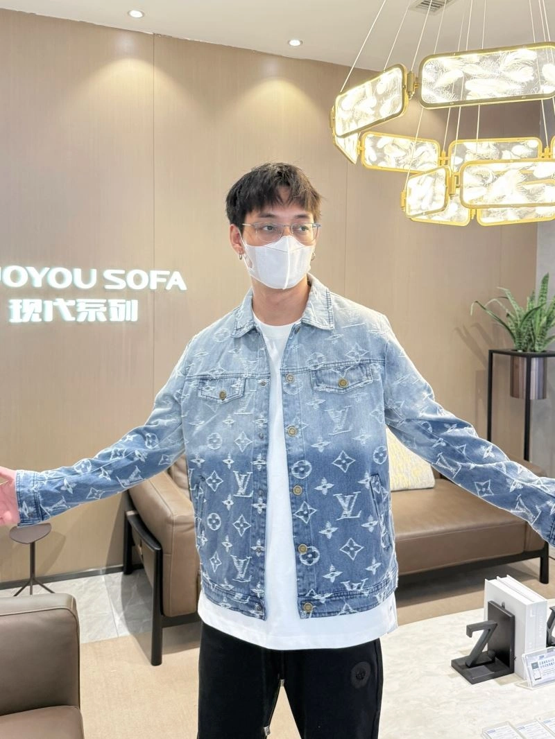 FreshLook Louis Vuitton Outwear 132940