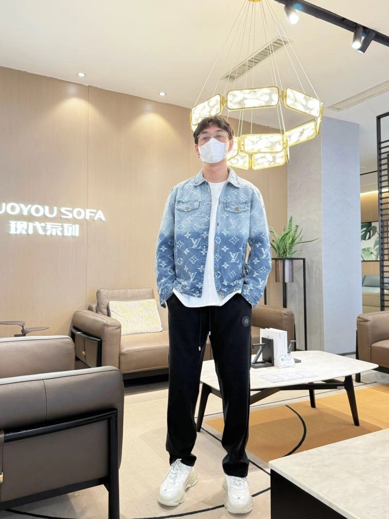 FreshLook Louis Vuitton Outwear 132940