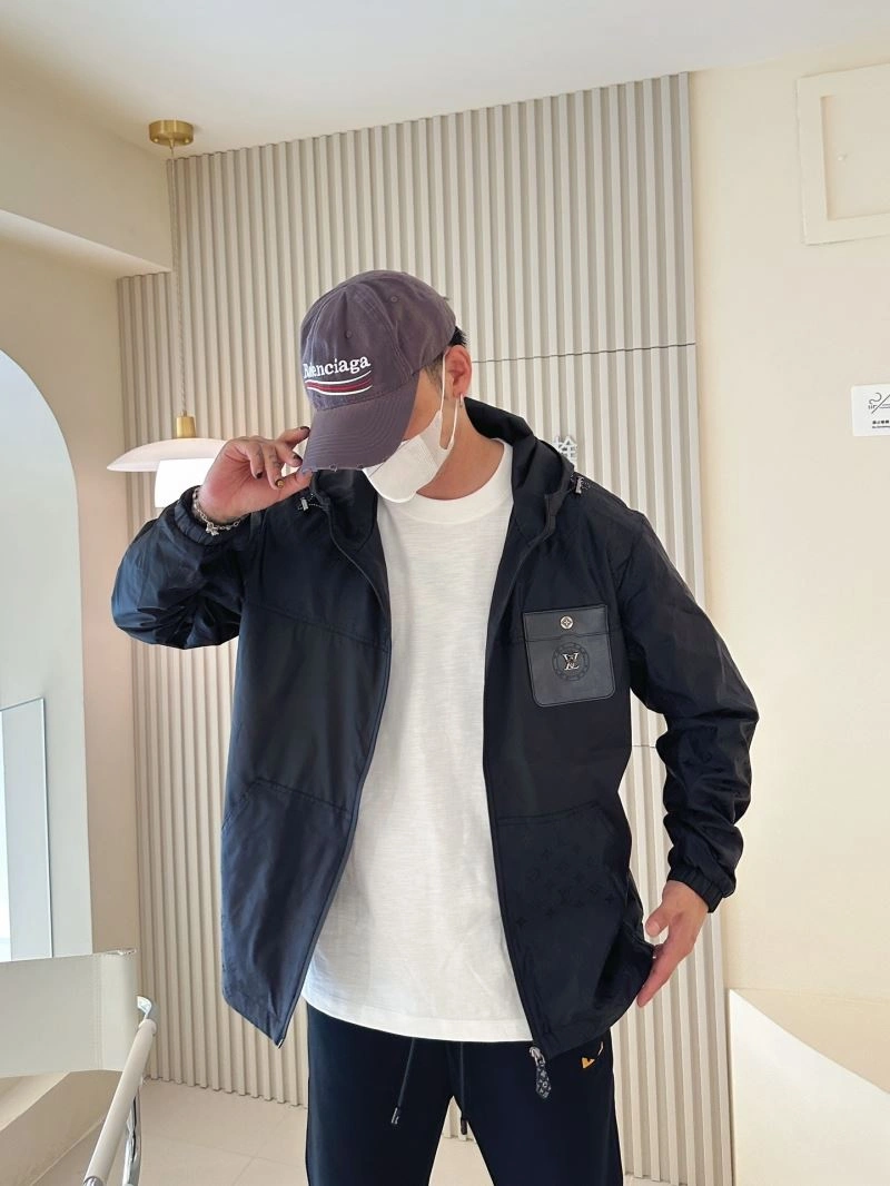 Refined Louis Vuitton Outwear 132938