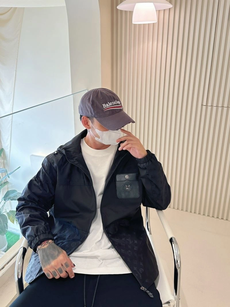 Refined Louis Vuitton Outwear 132938
