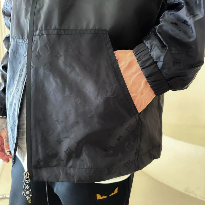 Refined Louis Vuitton Outwear 132938