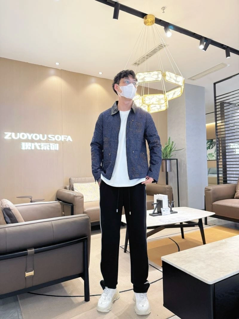 Refined Louis Vuitton Outwear 132937