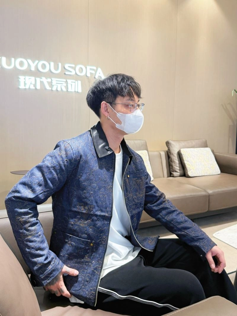 Refined Louis Vuitton Outwear 132937