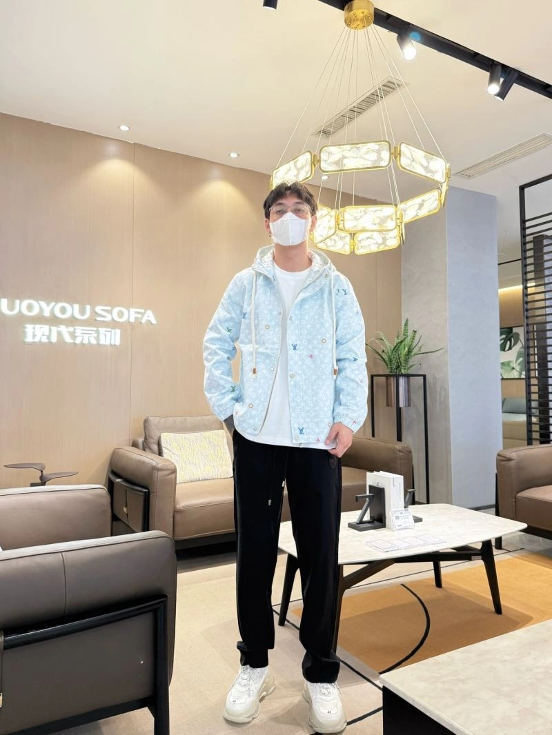Louis Vuitton Outwear Versatile 132917
