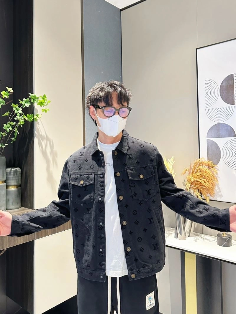 Soft Louis Vuitton Outwear 132924