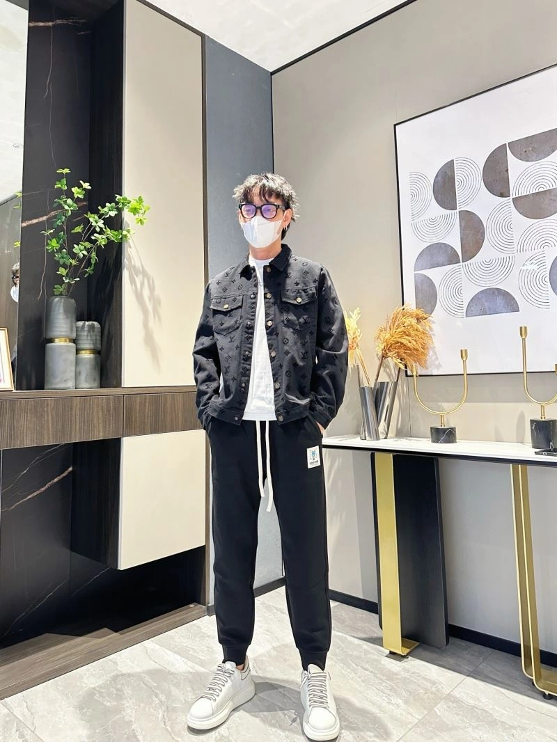 Soft Louis Vuitton Outwear 132924