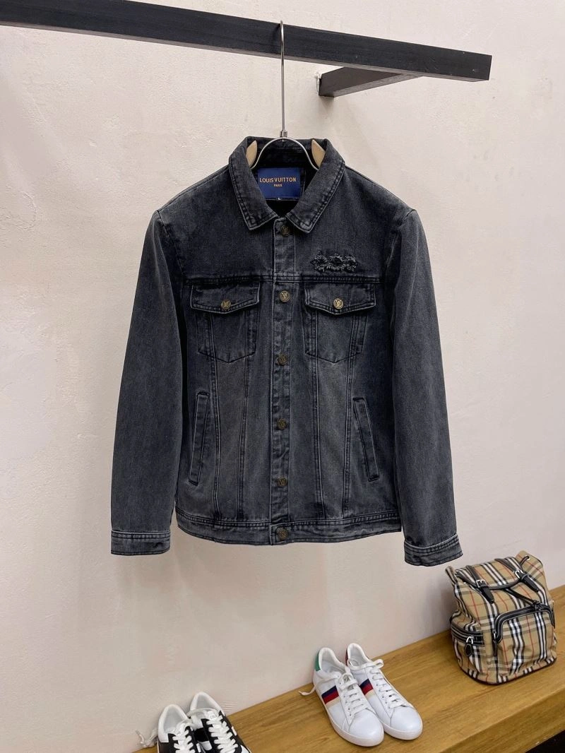 Unisex Louis Vuitton Outwear 132927