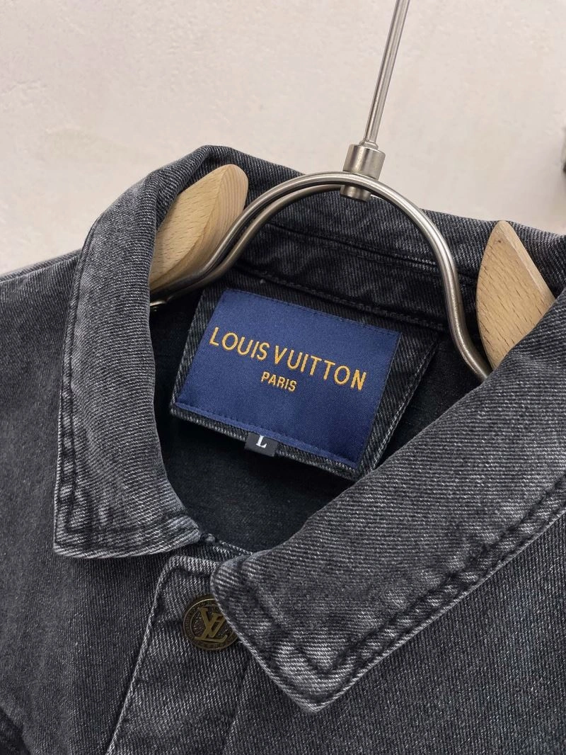 Unisex Louis Vuitton Outwear 132927