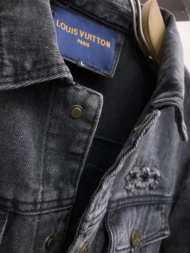 Unisex Louis Vuitton Outwear 132927