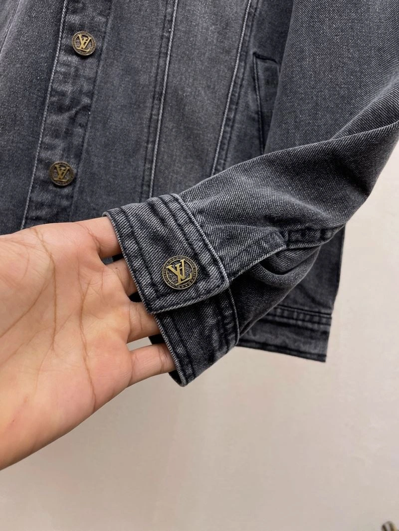 Unisex Louis Vuitton Outwear 132927