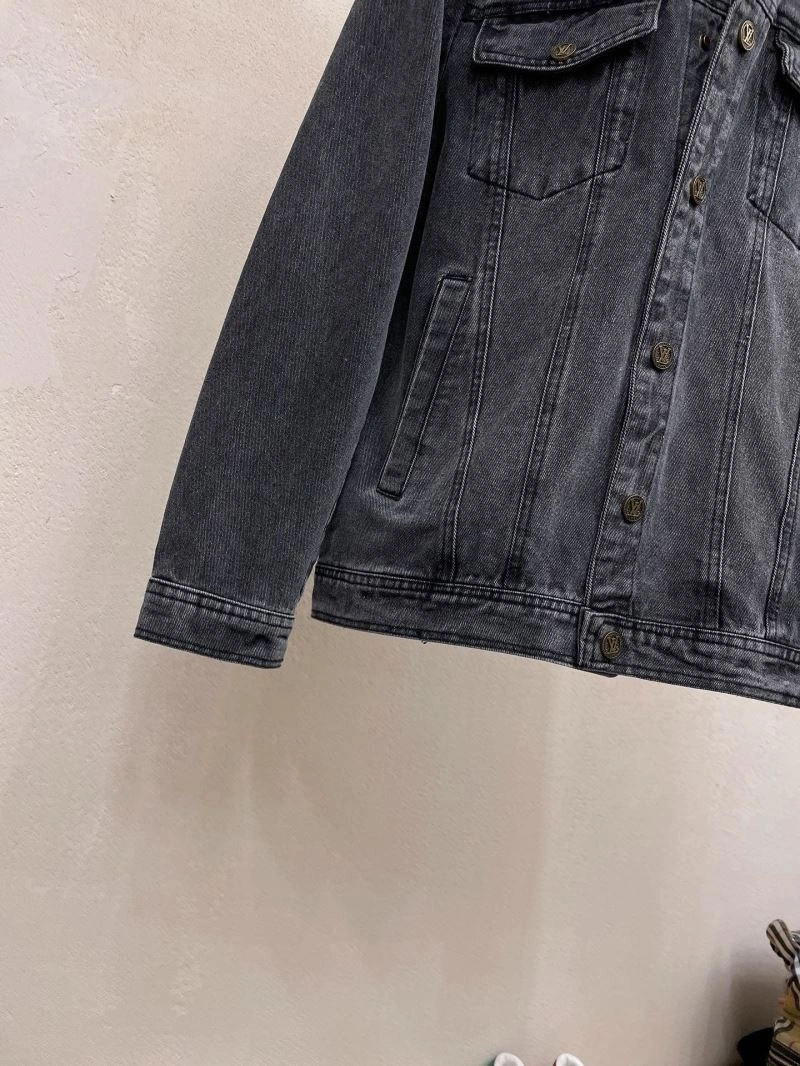 Unisex Louis Vuitton Outwear 132927