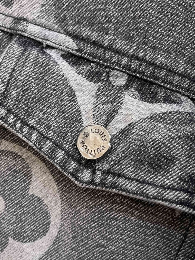 Resilient Louis Vuitton Outwear 132909
