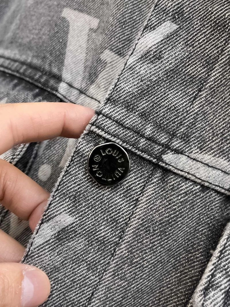 Resilient Louis Vuitton Outwear 132909