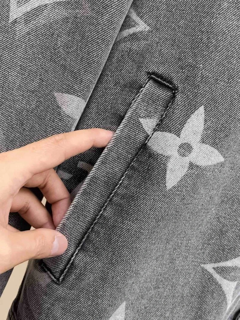 Resilient Louis Vuitton Outwear 132909