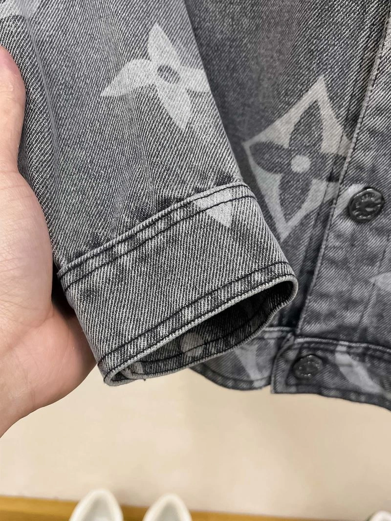 Resilient Louis Vuitton Outwear 132909