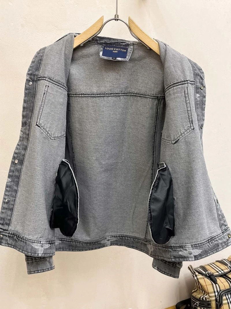 Resilient Louis Vuitton Outwear 132909