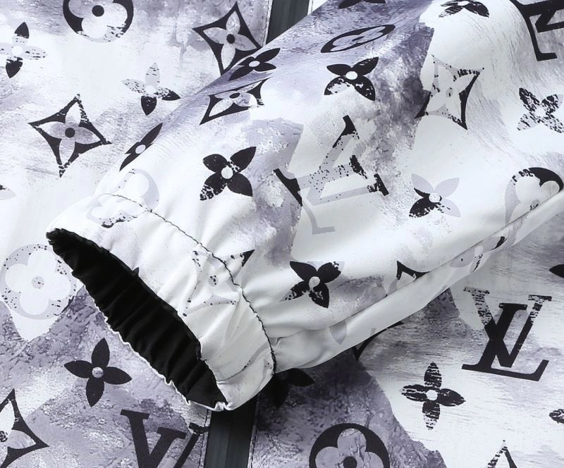Louis Vuitton Outwear Chic 132935