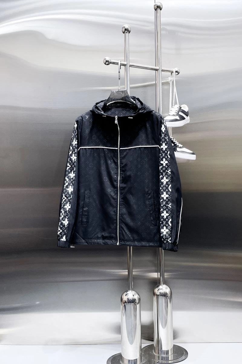 FashionForward Louis Vuitton Outwear 132908