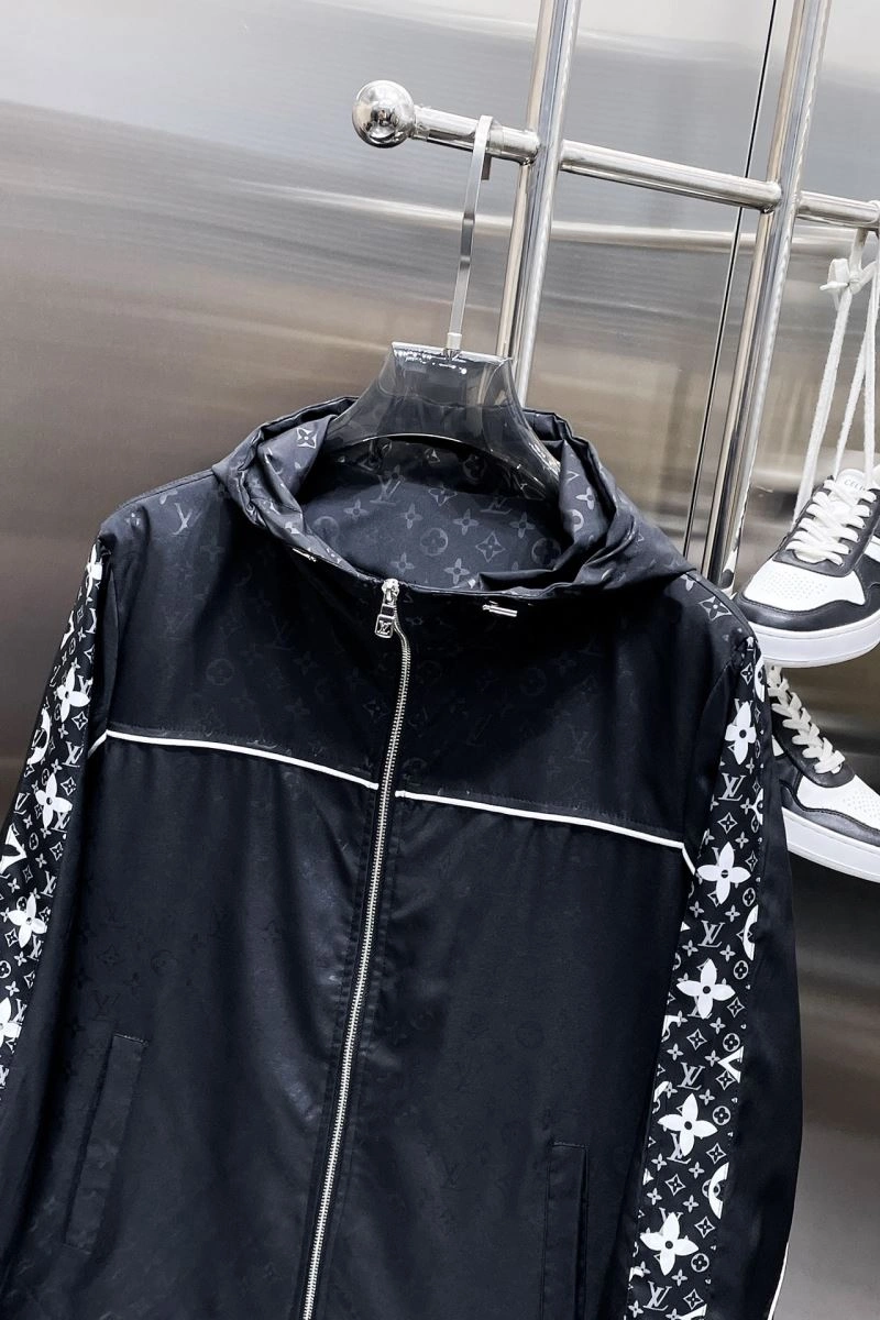 FashionForward Louis Vuitton Outwear 132908