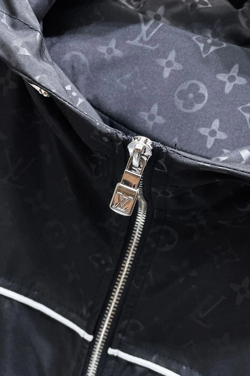FashionForward Louis Vuitton Outwear 132908