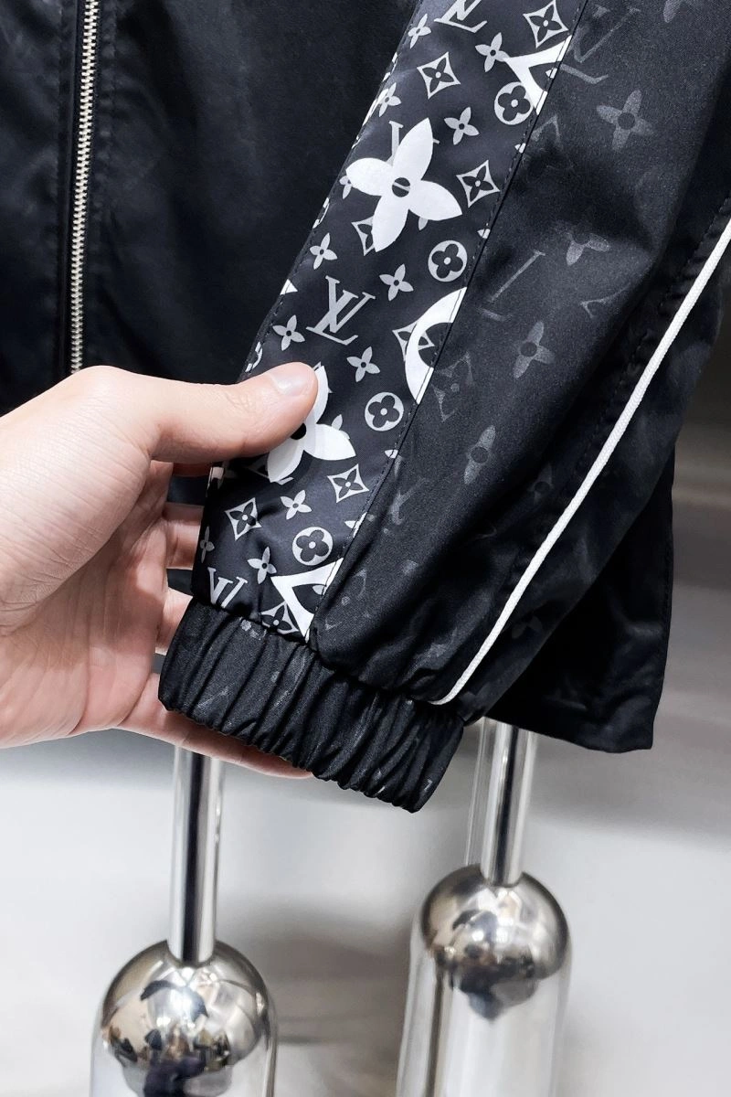 FashionForward Louis Vuitton Outwear 132908