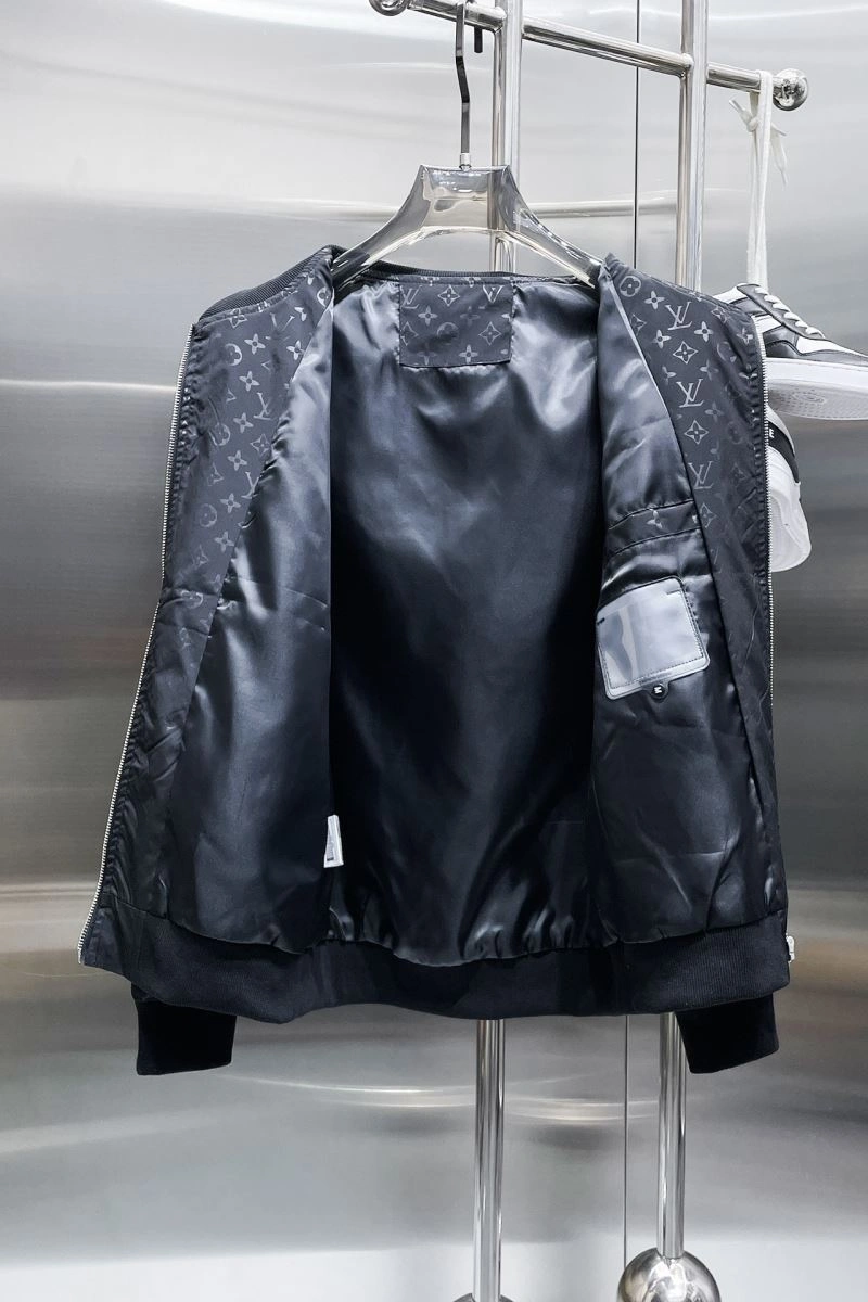 Lightweight Louis Vuitton Outwear 132903