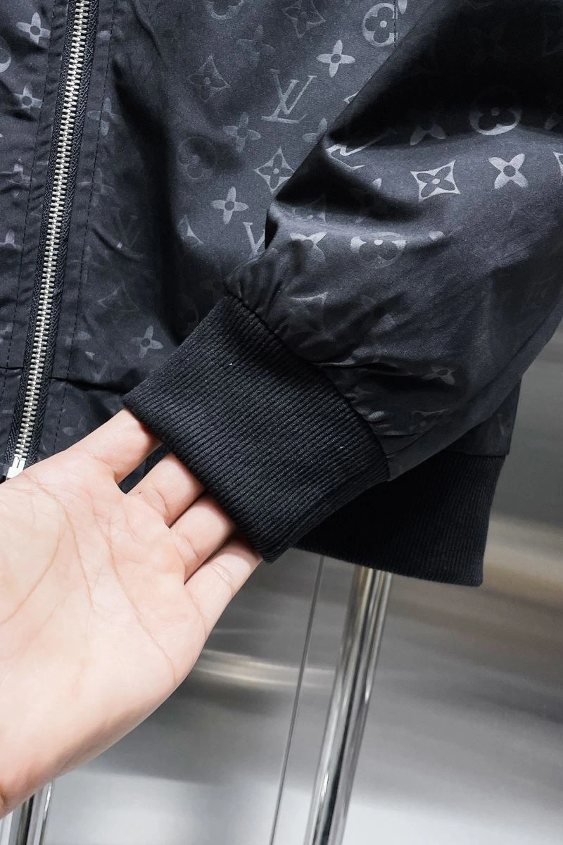 Lightweight Louis Vuitton Outwear 132903