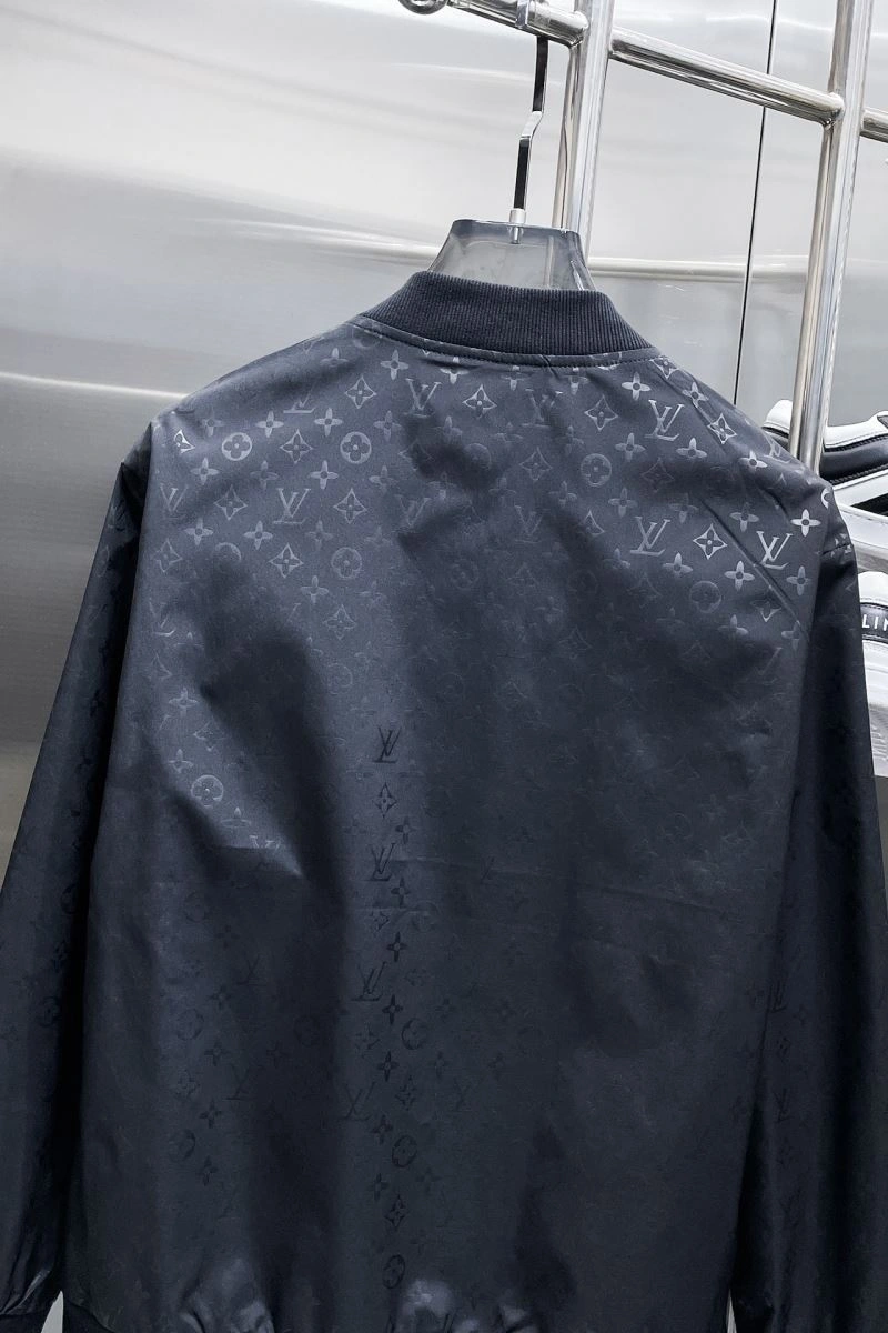 Lightweight Louis Vuitton Outwear 132903