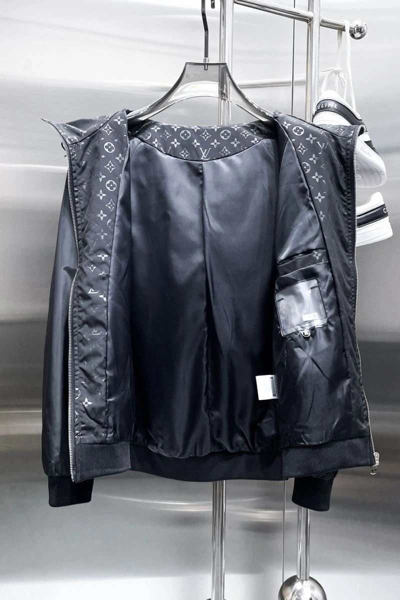 Vibrant Louis Vuitton Outwear 132907